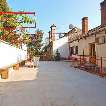 Διαμέρισμα Mara 1323 *